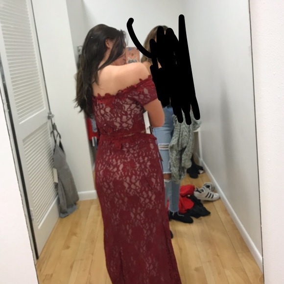 nude and red lace gown - Picture 3 of 4